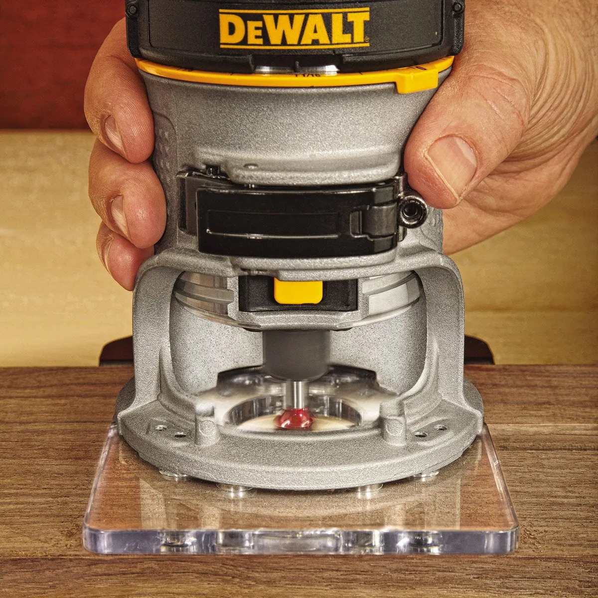 DeWalt D26200L 8mm 1/4" Compact Fixed Base V Speed Router 900W/110V